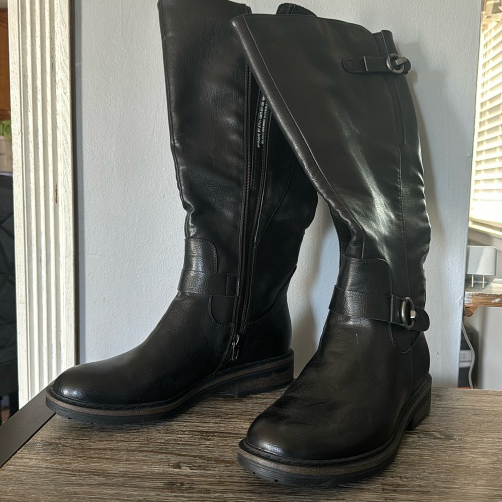 Baretraps boots size 9